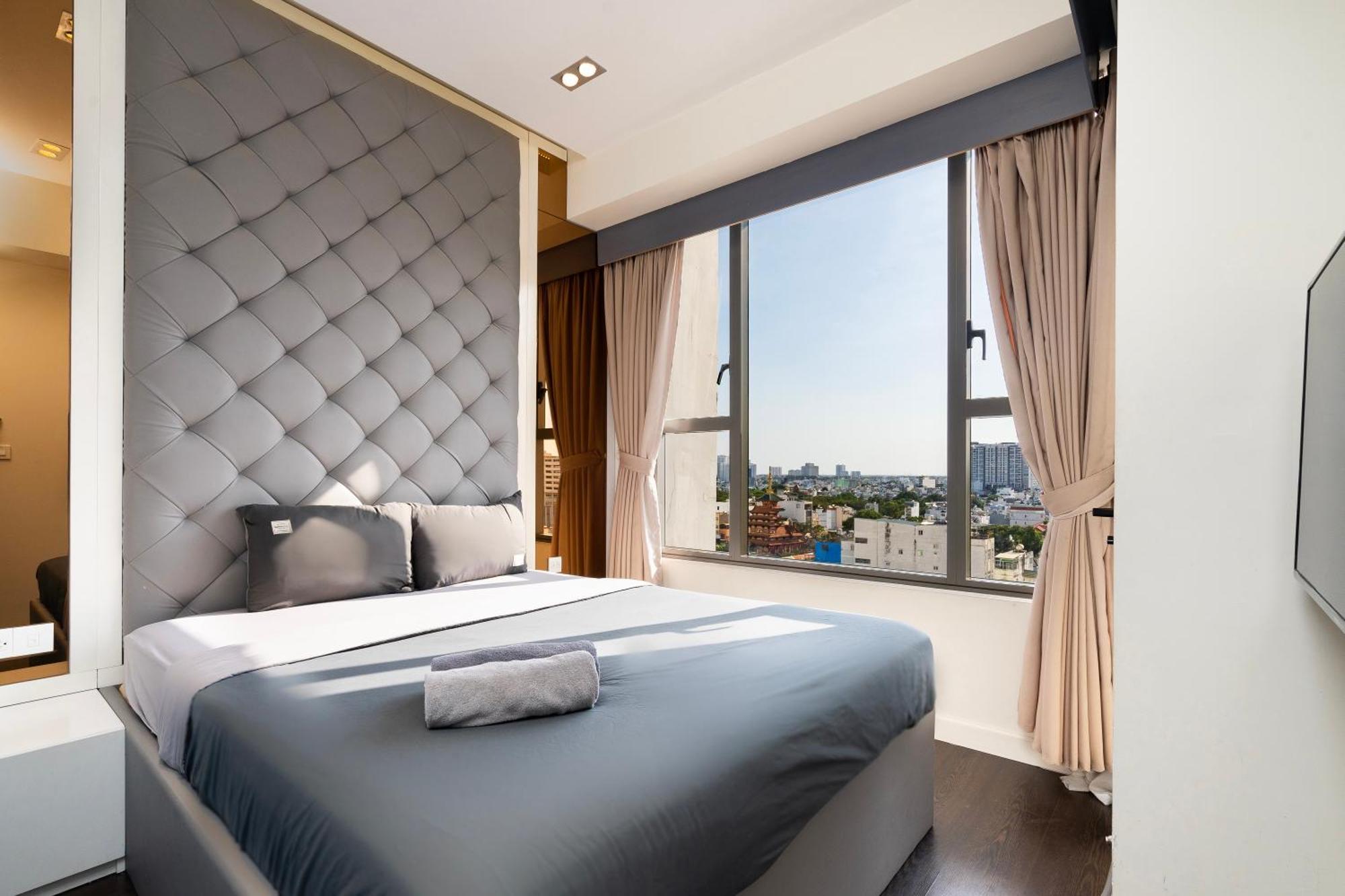 Apartment Service By Me In River Gate Building *