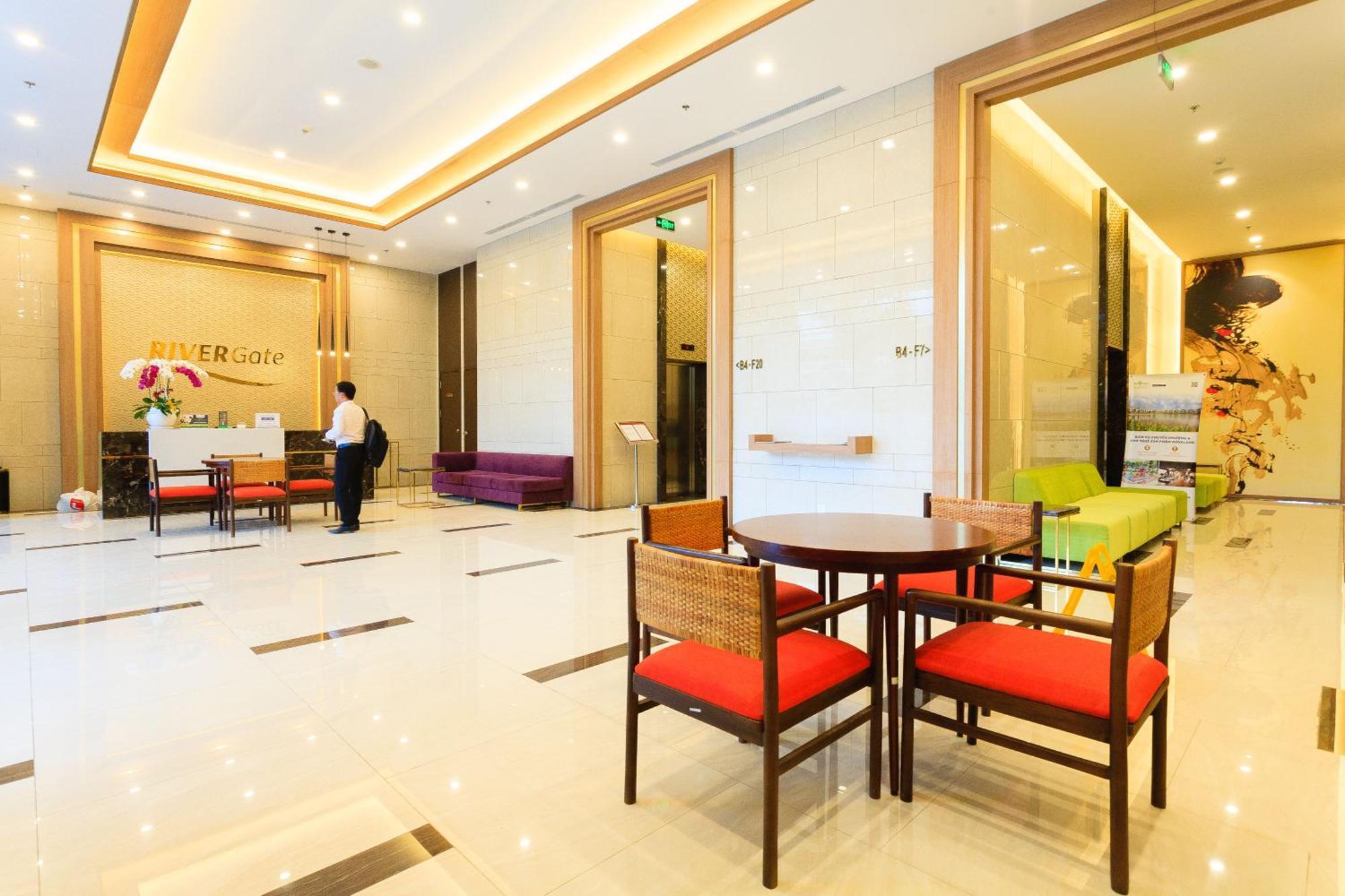 Service By Me In River Gate Building Căn hộ *